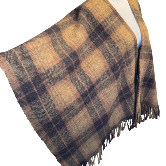 Lauren Ralph Lauren Lambs Wool Plaid Poncho - Picture 4 of 6